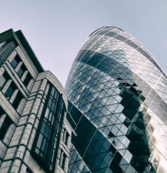 Neo-futuristic Skyscraper vs. London Debris
